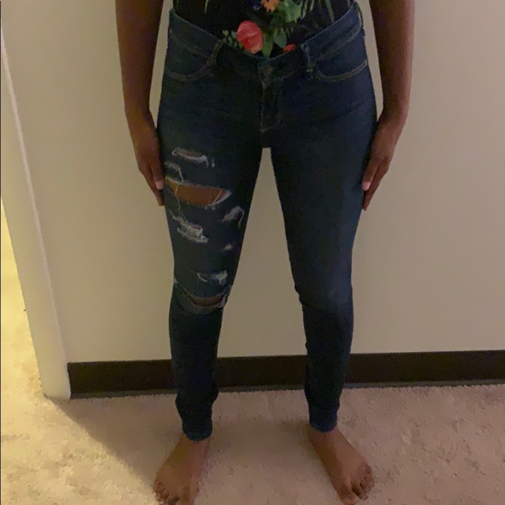 One leg distressed Jeans